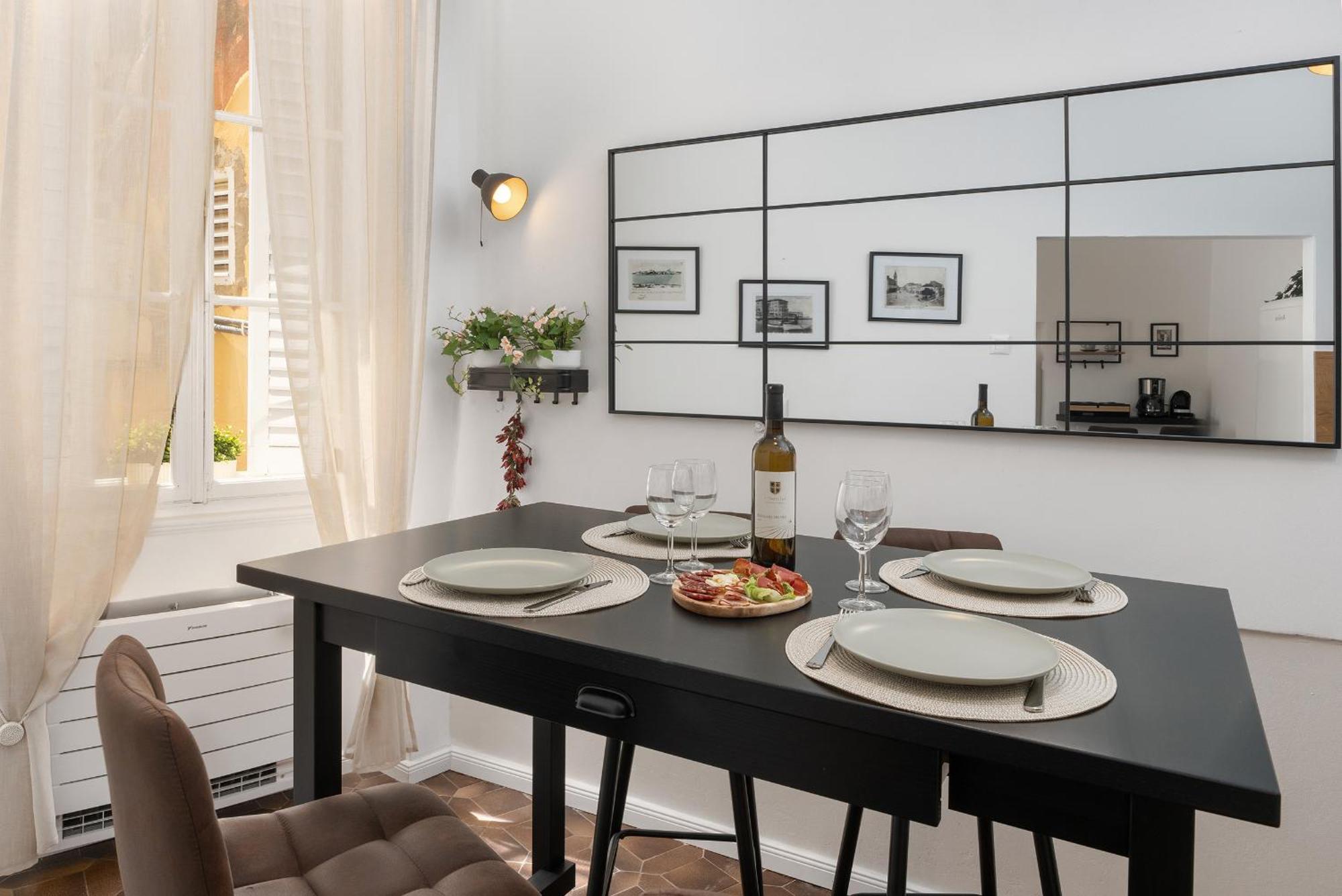 Romeo And Juliet Apartment With Balcony And Sea View Πόρετς Εξωτερικό φωτογραφία