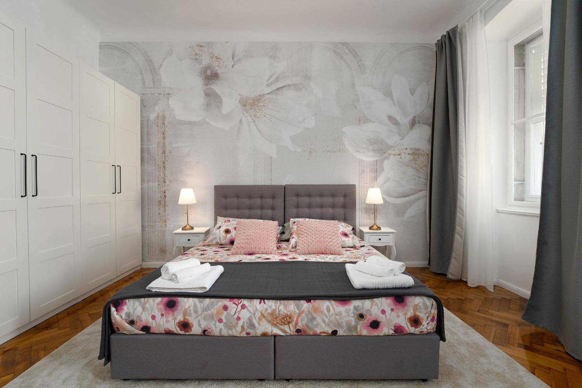 Romeo And Juliet Apartment With Balcony And Sea View Πόρετς Εξωτερικό φωτογραφία